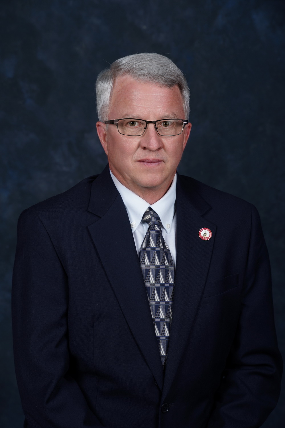 Headshot of Gary Hollowell.